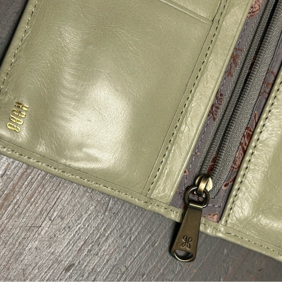 Sage Hobo wallet ✨ - Picture 6 of 9